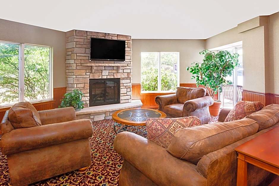 Super 8 by Wyndham Traverse City