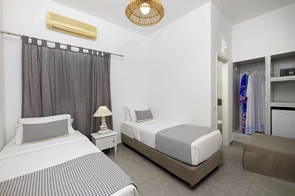 Akrotiri Hotel