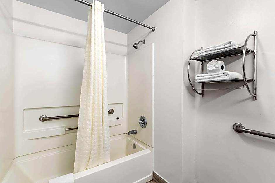 Suburban Studios Chattanooga Northeast - Ooltewah