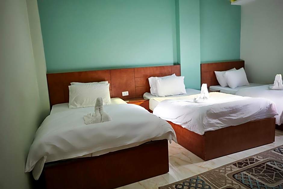 Grand Pyramid View Hotel