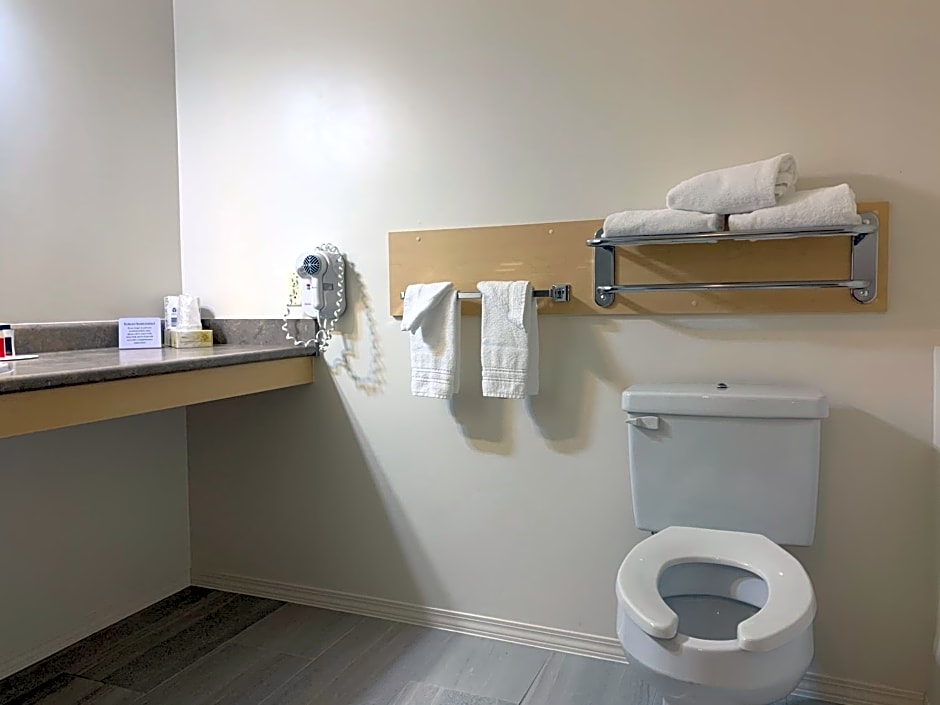 Super 8 by Wyndham Courtenay