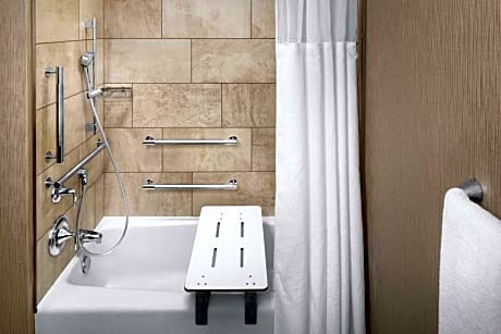 1 King Mobility/Hearing Accessible Bathtub