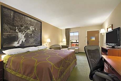 Deluxe King Room - Non-Smoking