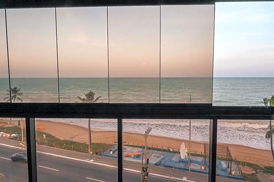 Loft beira-mar com frente e vista para o mar