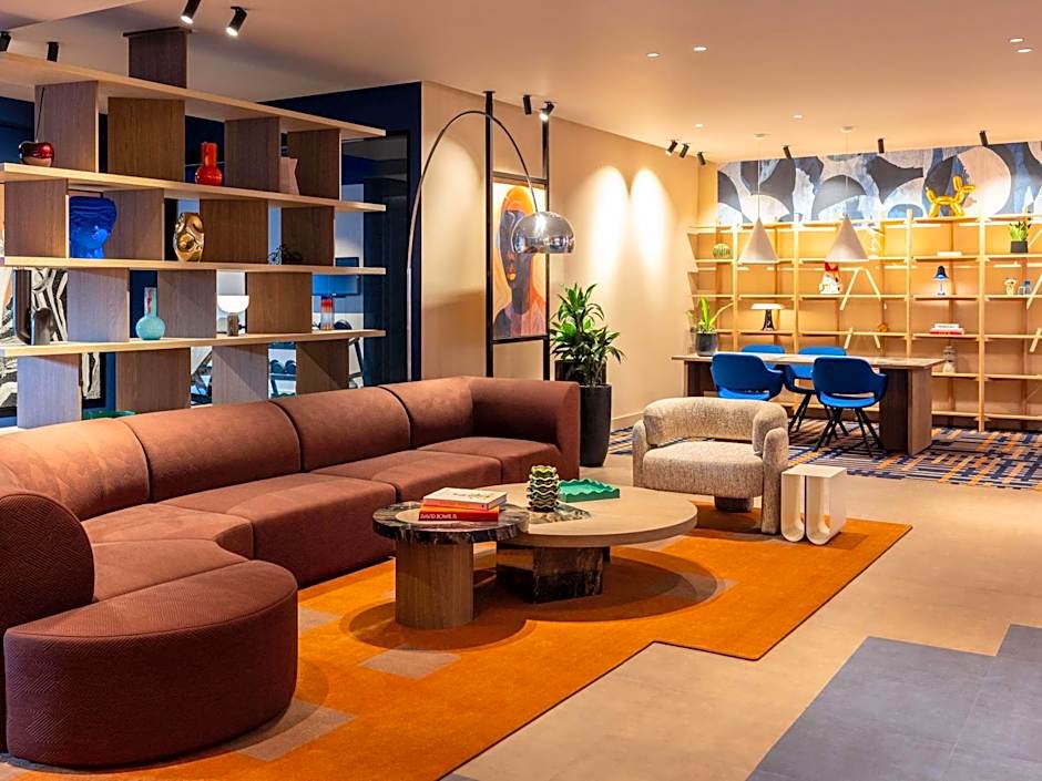 TRIBE Den Haag Centraal