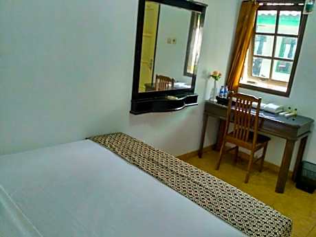 Economy Single Room with Shared Bathroom