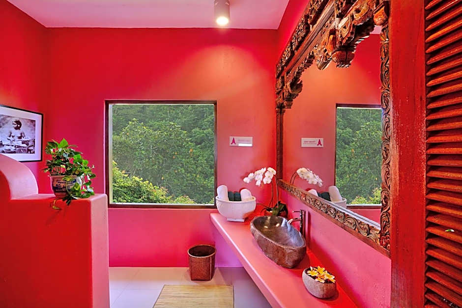 PinkCoco Uluwatu - Constant Surprises & for Cool Adults Only