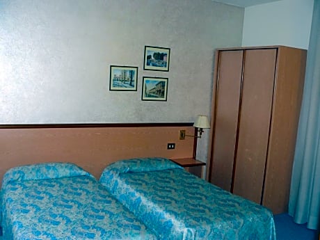 Economy Twin Room