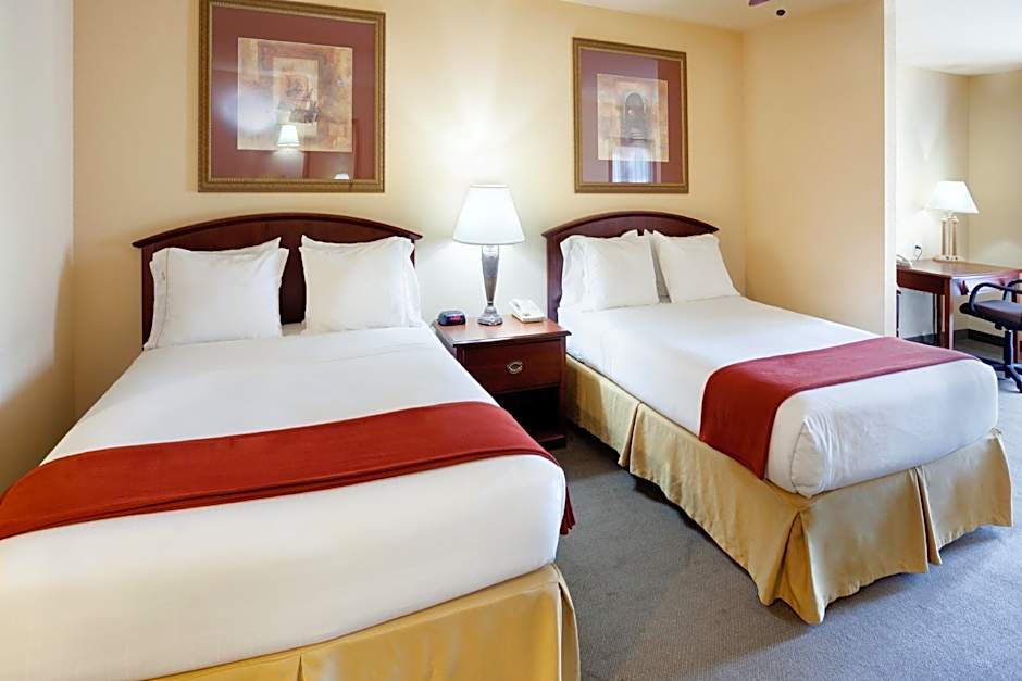 Holiday Inn Express & Suites Kerrville By IHG