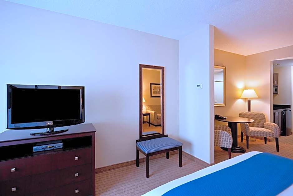 Holiday Inn Express & Suites Malone By IHG