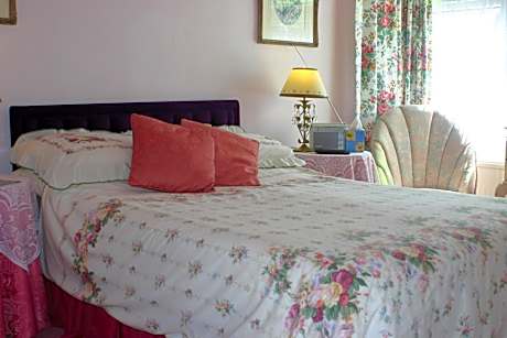 Twin Room  with En suite Bathroom