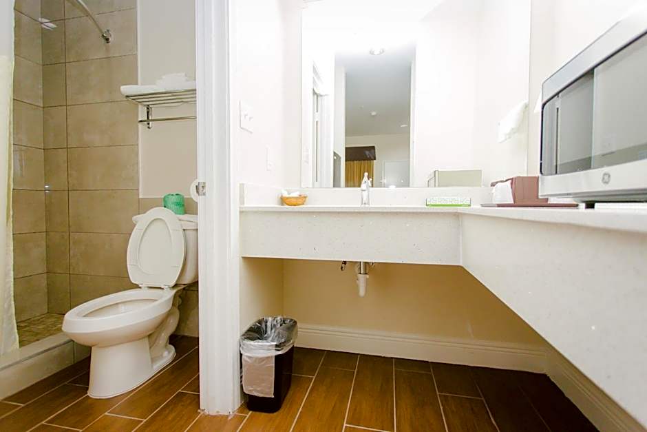 Scottish Inn & Suites