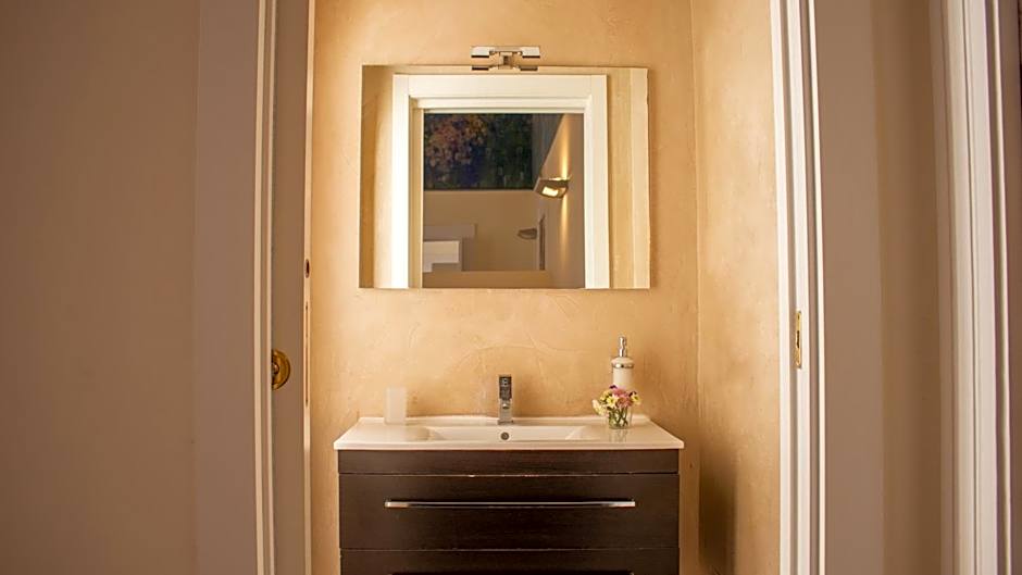 Apollo Suites