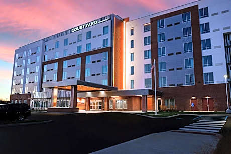 Courtyard by Marriott Indianapolis Fishers