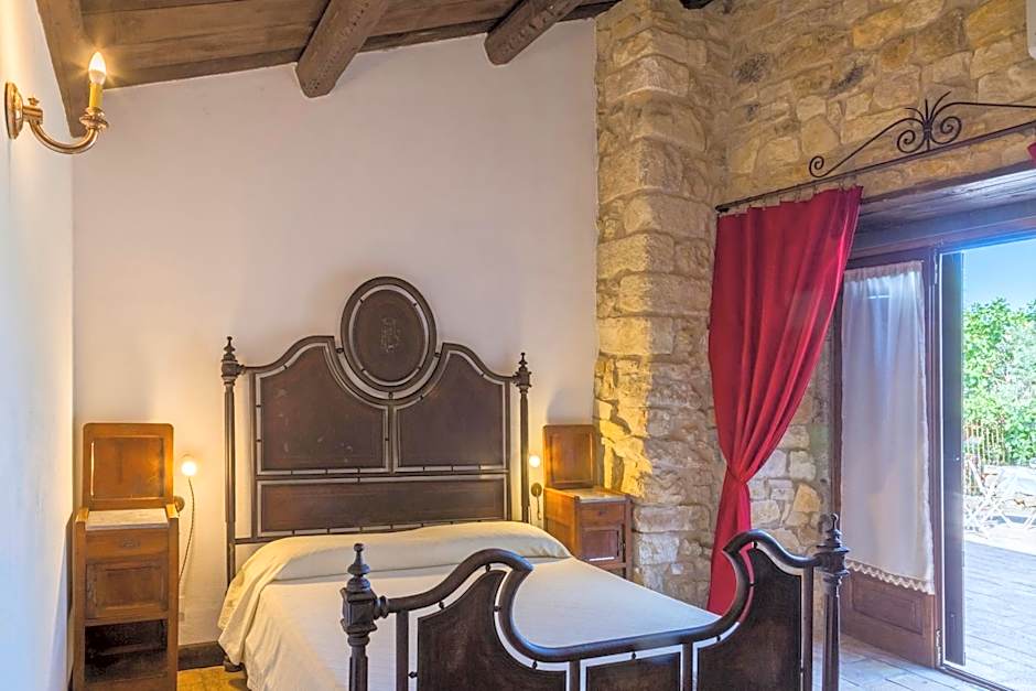 Masseria Fortificata Lo Zafferaneto