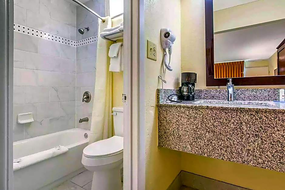 Ramada by Wyndham Santee I-95