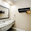 Sapphire Inn & Suites