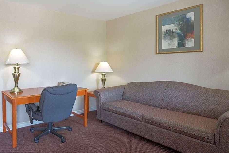 Super 8 by Wyndham Kingston