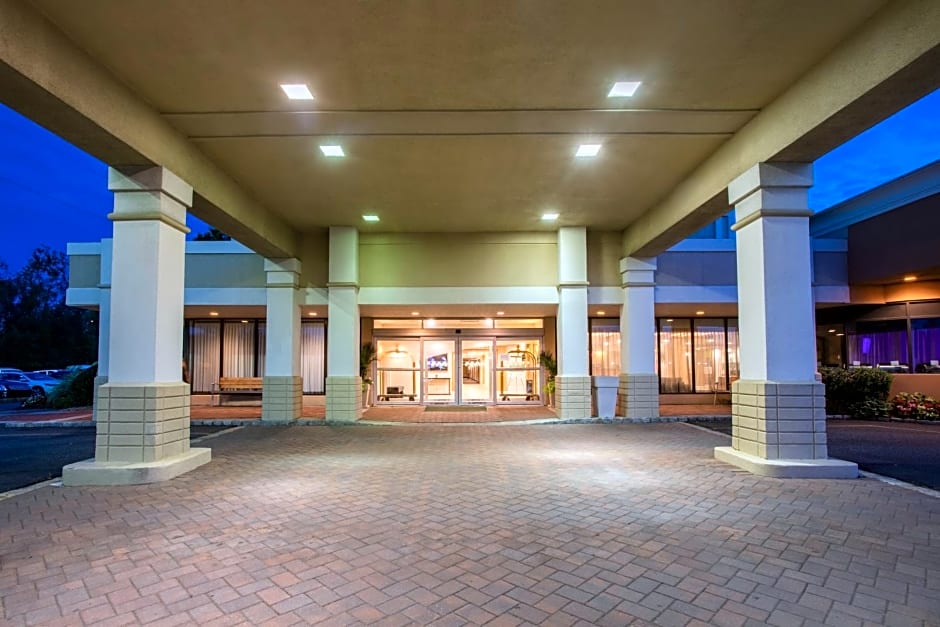 Holiday Inn & Suites Parsippany Fairfield, an IHG Hotel