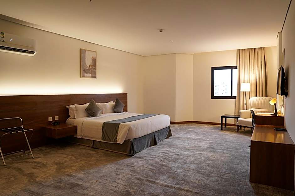 Photo 1 of 10 of Deluxe 1 Queen Bed