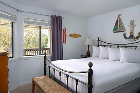 2 Bedroom Lakeview Lodge-Bed Varies