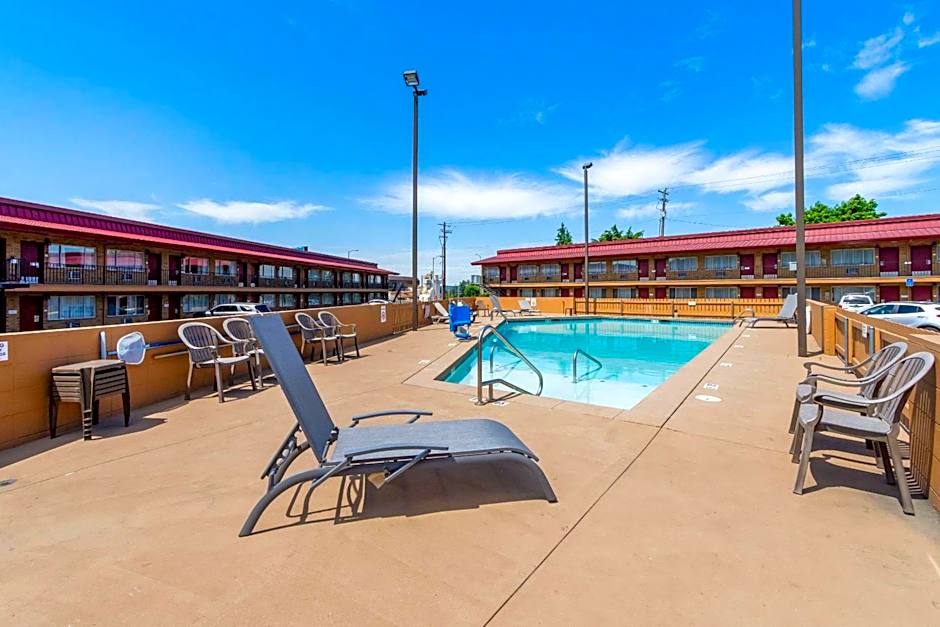 Rodeway Inn Portland Airport – Portland, OR