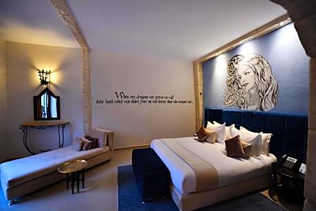 Theme Suite with Pool View