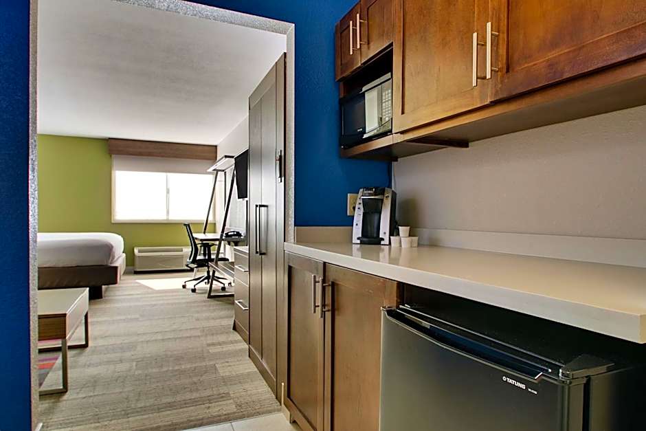 Holiday Inn Express & Suites Wapakoneta By IHG