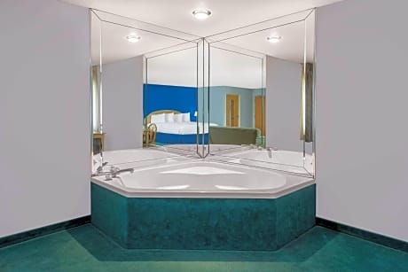 1 King Bed Deluxe Studio Suite Non-Smoking