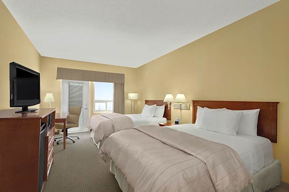 Days Inn & Suites by Wyndham Brandon