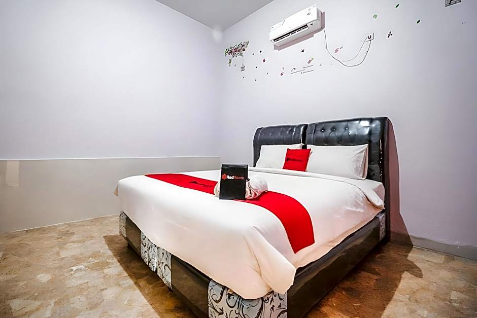 RedDoorz near Millennium ICT Center Medan