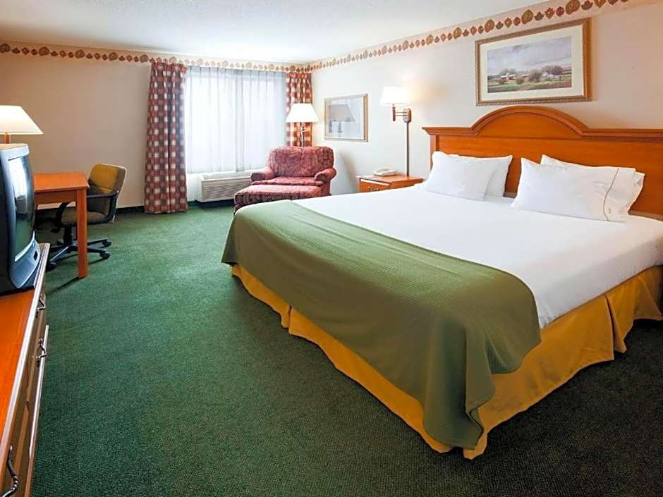 Holiday Inn Express & Suites Winner By IHG