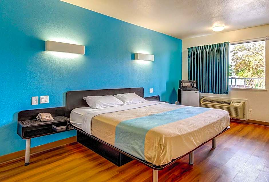 Motel 6 Waco - Lacy Lakeview