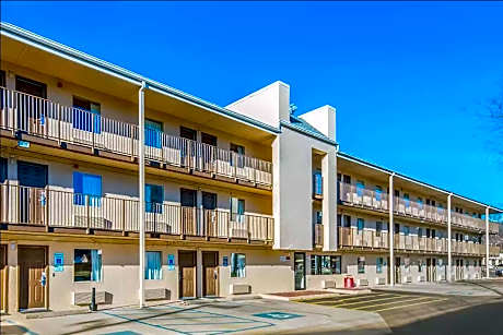 Days Inn by Wyndham Charleston WV