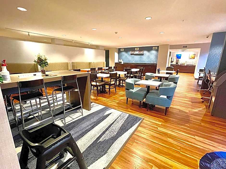 MainStay Suites St. Louis Airport
