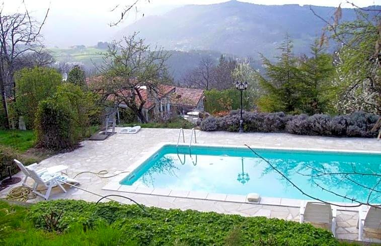 Les Grangeonnes, gîtes nature, piscine, sauna pour accueil familiale ou de groupe