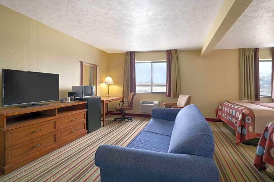 Super 8 by Wyndham Park City/North Wichita Area