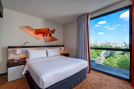 Queen Room with City View