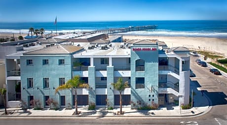 Beach House Inn & Suites