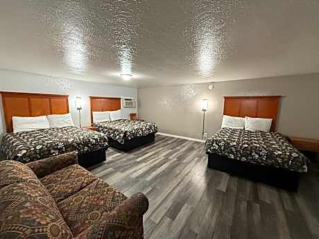 3 Queen Beds with Kitchenette
