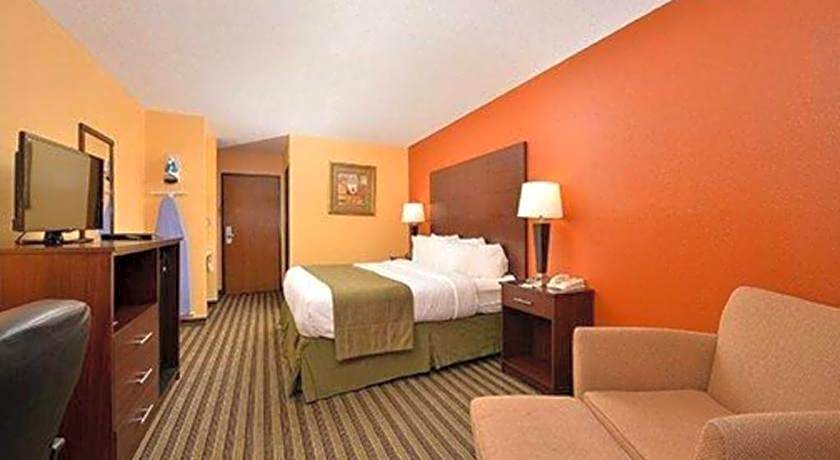 Quality Inn & Suites Grinnell near University
