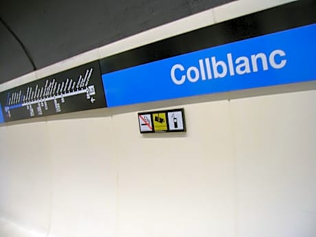 Bed in 6-Bed Mixed Dormitory Room with Private Bathroom and Balcony