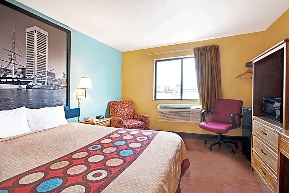 Super 8 by Wyndham Baltimore/Essex Area