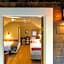 Johnston Canyon Lodge & Bungalows