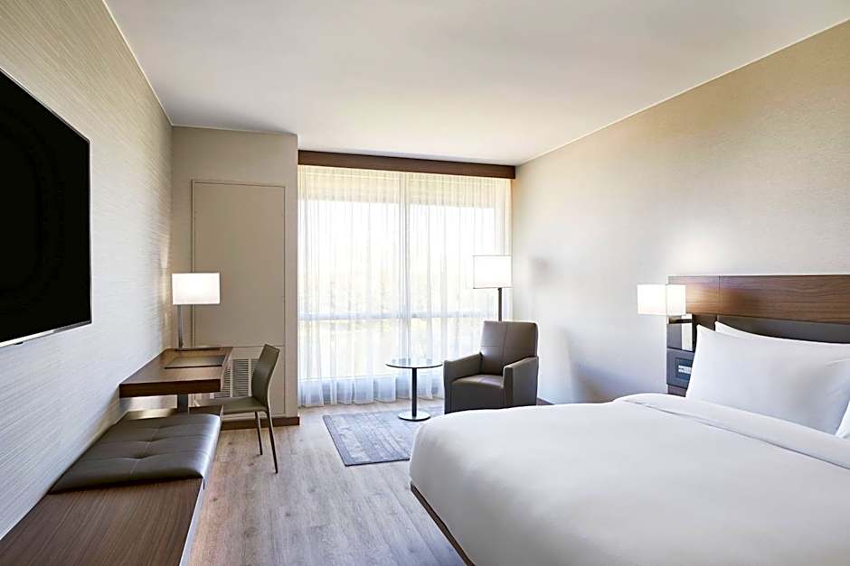 Photo 1 of 4 of 1 King Bed Guestroom