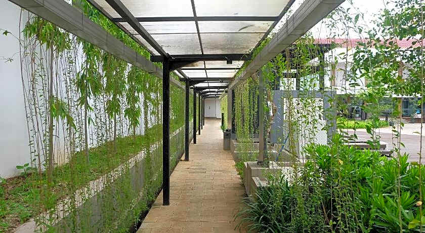 Front One Akshaya Hotel Karawang