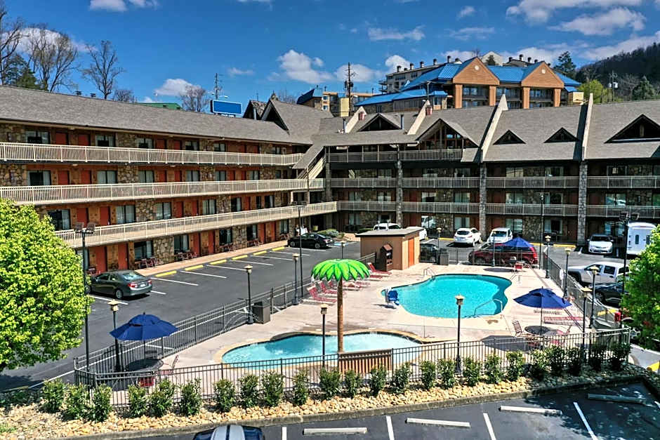Crossroads Inn & Suites