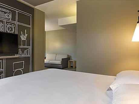 Comfort Room with One Double Bed and Balcony
