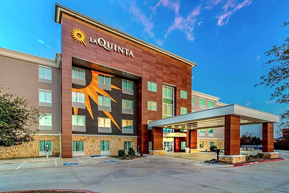 La Quinta Inn & Suites by Wyndham Northlake Ft. Worth