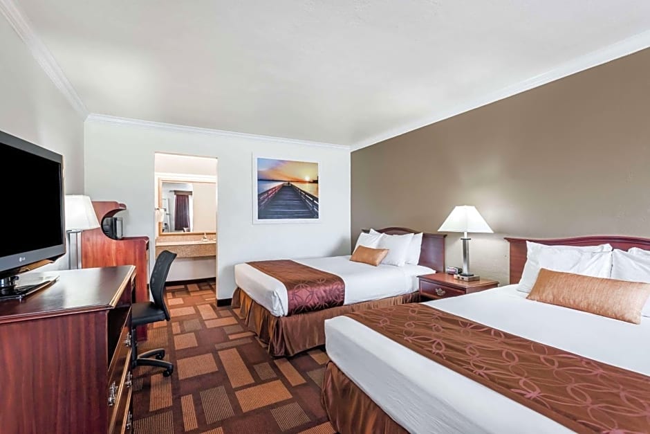 Days Inn & Suites by Wyndham Lodi